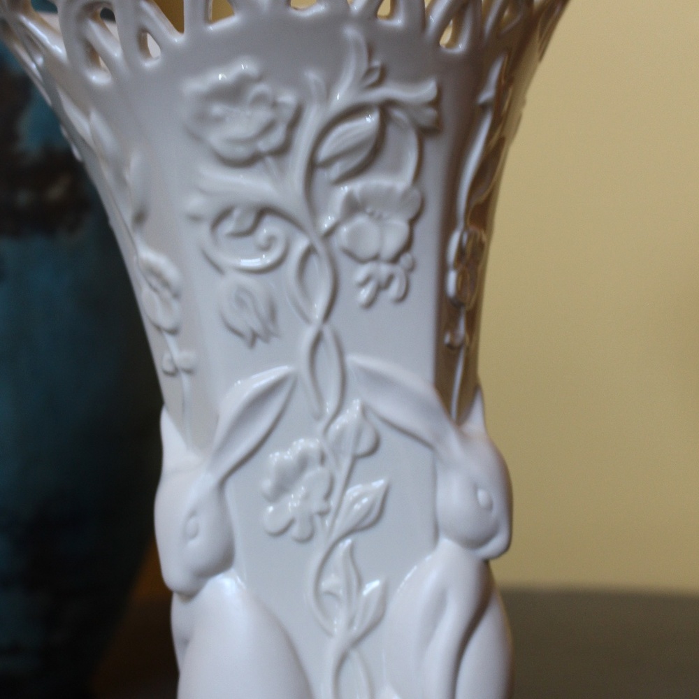 Lenox, Chelsea Crossing Large Spring  Rabbit Bunny Vase - Picture 5 of 13